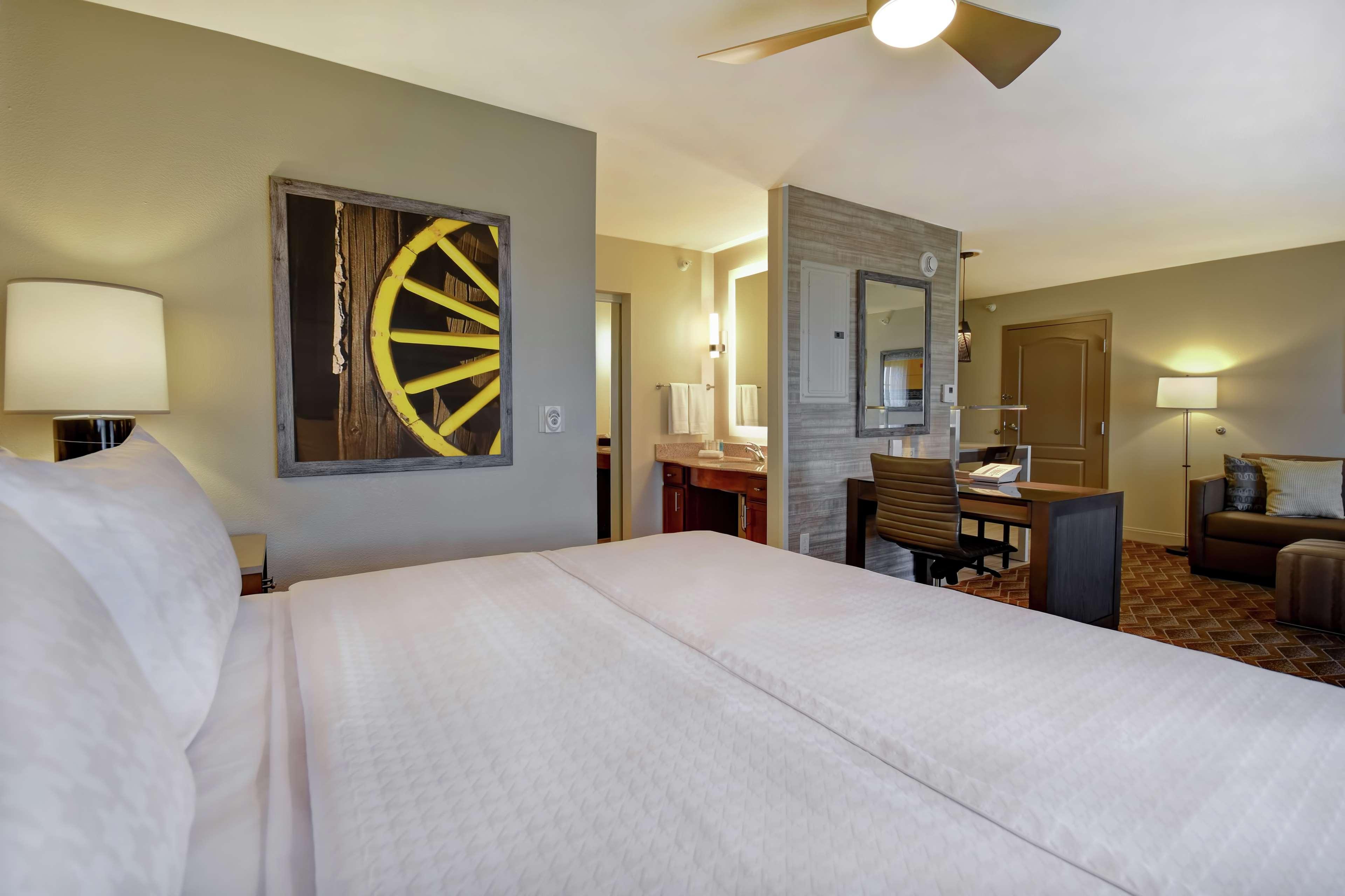 Homewood Suites By Hilton At The Waterfront Wichita Extérieur photo