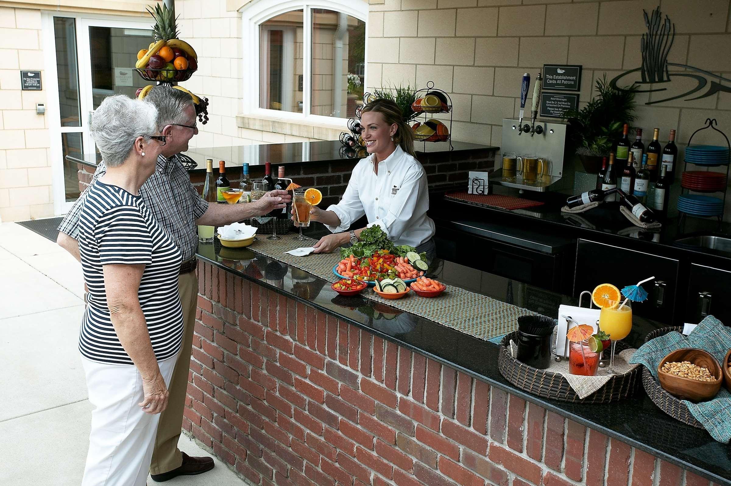 Homewood Suites By Hilton At The Waterfront Wichita Restaurant photo