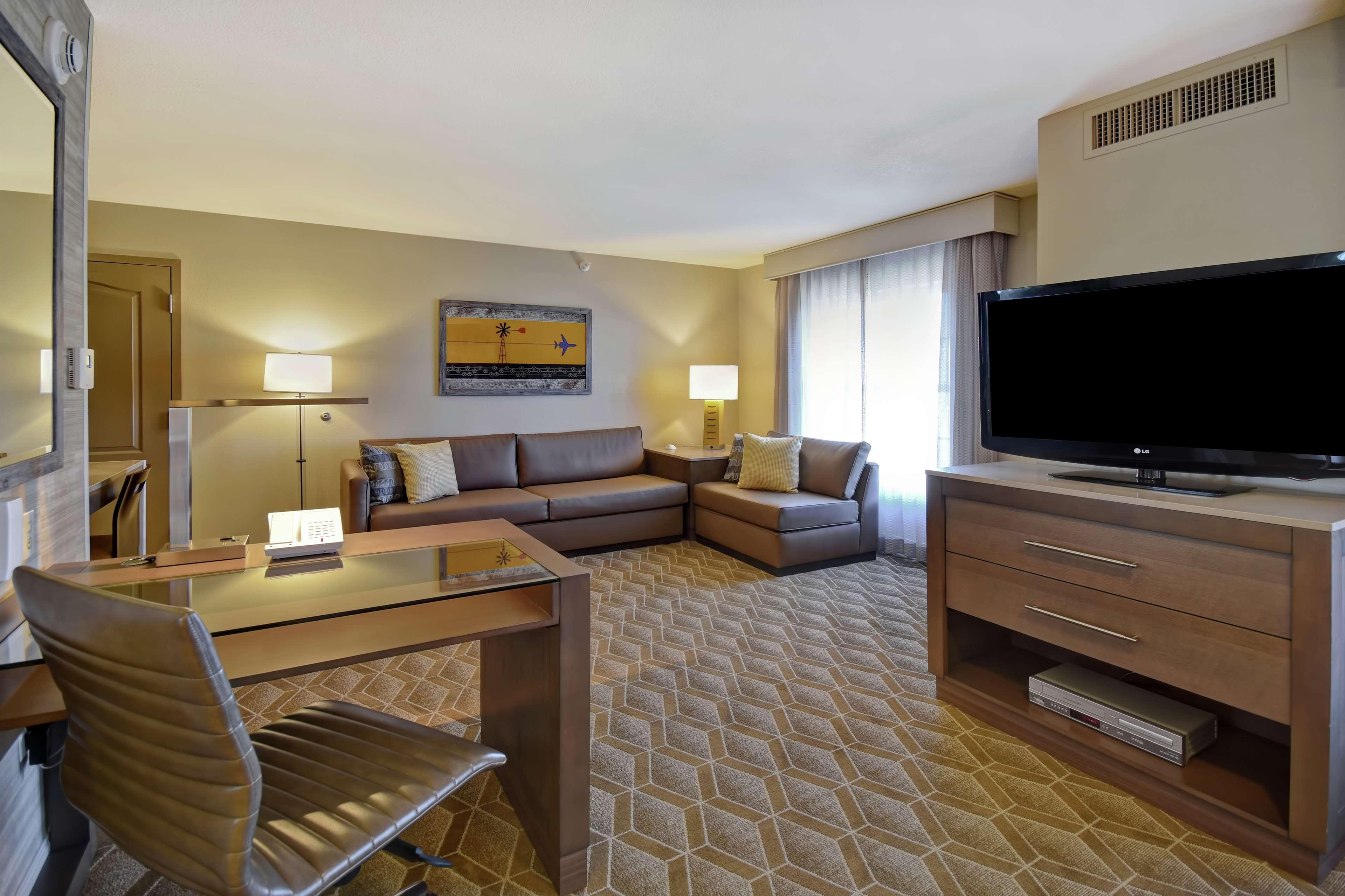 Homewood Suites By Hilton At The Waterfront Wichita Extérieur photo