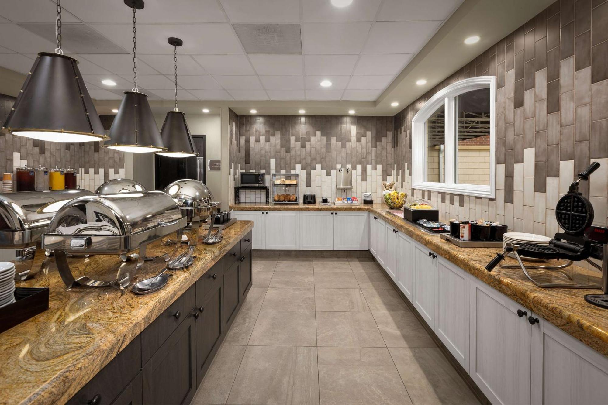 Homewood Suites By Hilton At The Waterfront Wichita Extérieur photo